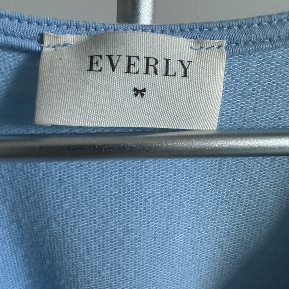 Light Blue cold should top with ruffle sleeves - Picture 2 of 5